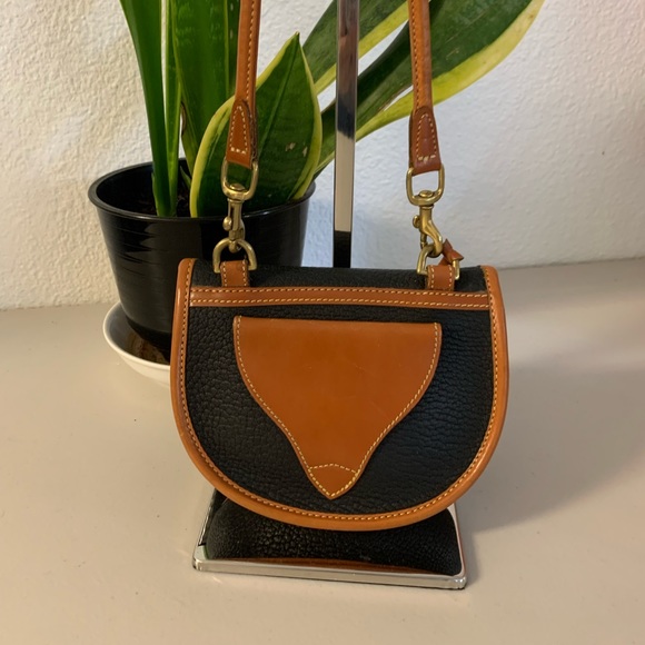 Dooney & Bourke VTG Cavalry Leather Mini Belt Bag /Crossbody Bag Black Brown AWL - Picture 2 of 10